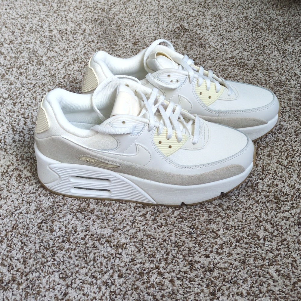 Nike Air Max Women 7.5 White Gum Sole FD4328-100 Sneakers No Box